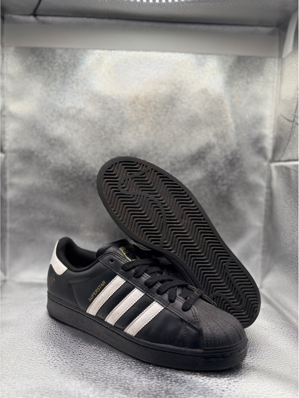 Adidas superstar core black white